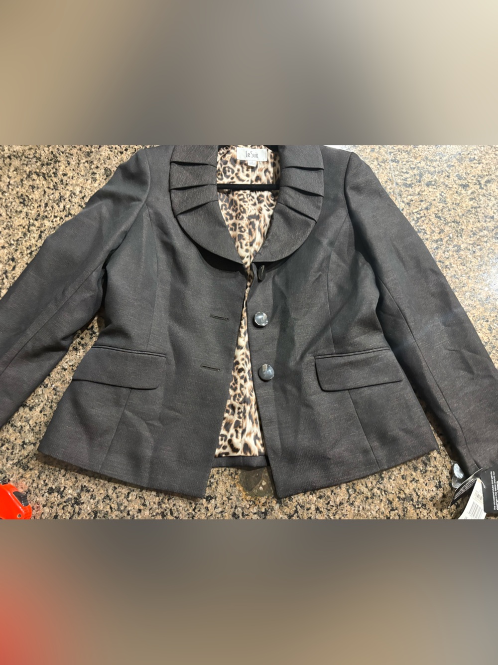 NEW Le Suit Women’s Black 2-Piece Pant Suit Lined cheetah Lapel 3-Button Sz 12